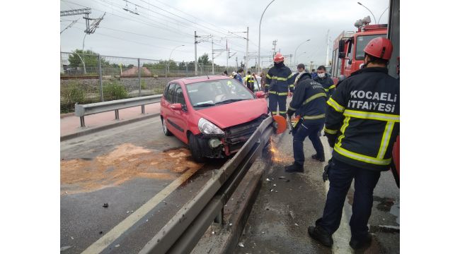 Kocaeli’de otomobil bariyerlere saplandı: 2 yaralı