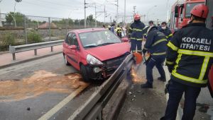 Kocaeli’de otomobil bariyerlere saplandı: 2 yaralı