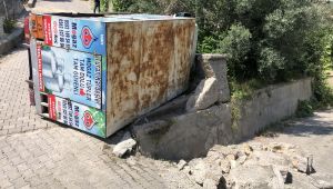 Kocaeli’de tüp yüklü kamyonet devrildi: 1 yaralı