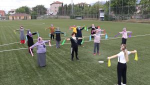 Kocaelili anneler açık havada spor yapıyor