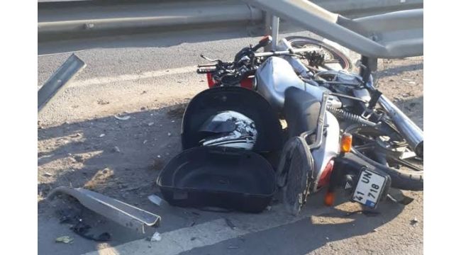 Kontrolden çıkan motosiklet bariyerlere çarptı