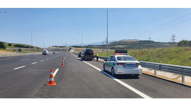 Kuzey Marmara Otoyolunda arızalanan araçlara anında tahliye
