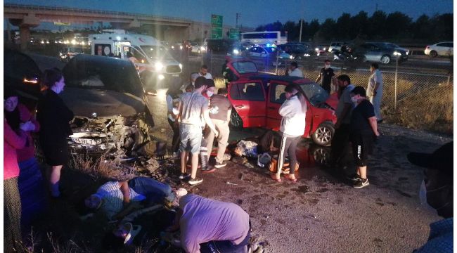Ters yöne giren 2 araç ortalığı savaş alanına çevirdi