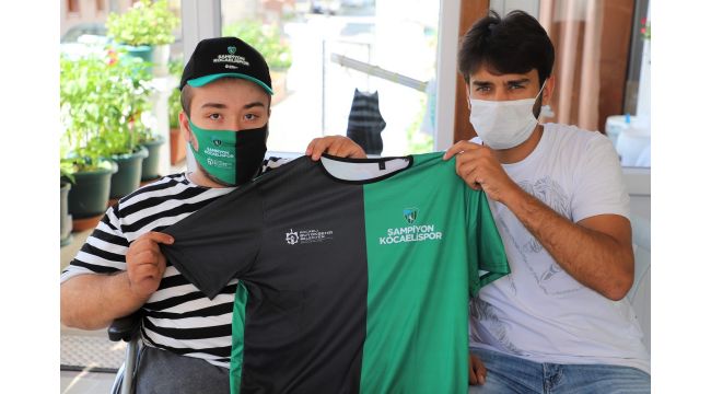 Umutcan yalnız bırakılmıyor