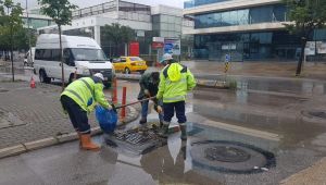 Yoğun yağış sonrası Büyükşehir ekiplerinden anında müdahale