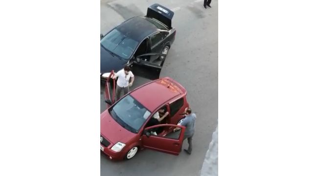 Yol verme kavgasında vatandaşı silahla tehdit etti