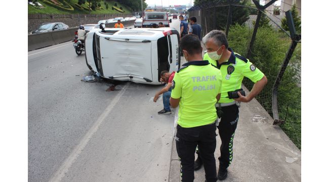 Yoldan çıkan hafif ticari araç yan yattı: 1 yaralı