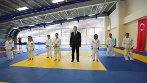 Bakan Kasapoğlu sporcuları ziyaret etti