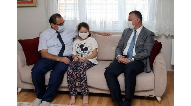 Büyükakın şehit ailelerini yalnız bırakmadı