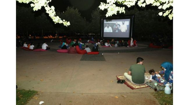 Dilovası’nda açık havada sinema keyfi
