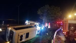 Gebze'de servis aracı devrildi: 6 yaralı