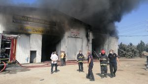 Gebze'de tır servisi olarak kullanılan depo yandı