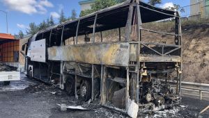 Gebze TEM’de yolcu otobüsü alev alev yandı