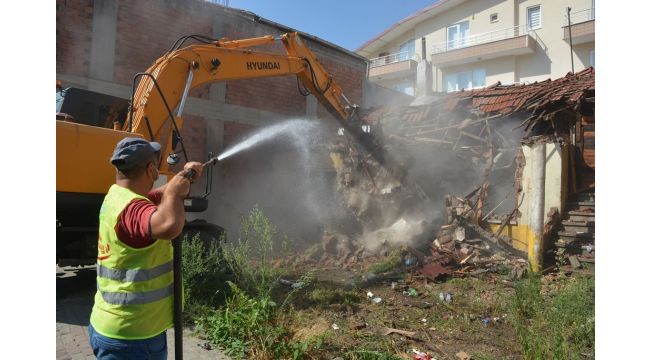 İzmit Belediyesinden metruk yapılara geçit yok