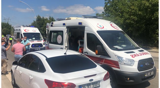 Kocaeli'de 2 otomobil kafa kafaya çarpıştı: 2’si çocuk 5 yaralı