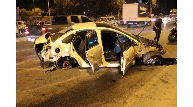 Kocaeli’de otomobil bariyerlere çarptı: 1 yaralı