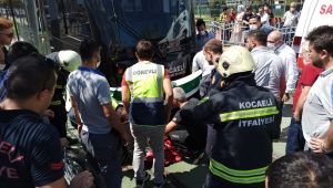 Motosikletliyle raylı yola giren adam tramvayın altında kaldı