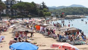 Sıcaktan bunalan Kocaelililer plajlara akın etti