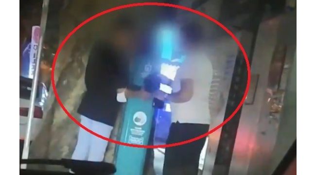 Sokaklara yerleştirilen dezenfektanları böyle boşalttılar