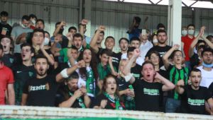 Kocaelispor taraftarları yeni transferleri antrenmanda meşalelerle karşıladı