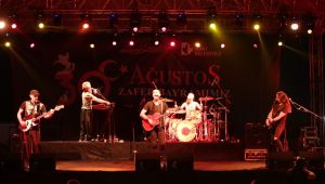 Yüksek Sadakat grubu arabalı konserde sevenlerini coşturdu