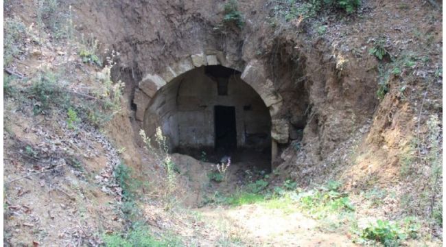 2000 yıllık tarihi define uğruna talan ettiler
