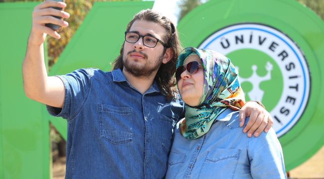 47 yaşında üniversite sınavını kazanan anne oğluyla aynı kampüsü paylaşacak