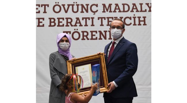 Ağrı şehidinin Devlet Övünç Madalyası 4 yaşındaki kızına verildi