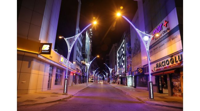 Alemdar Caddesi ışıl ışıl oldu