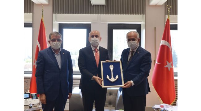 Bakan Karaismailoğlu ile liman bağlantı yolu değerlendirmesi