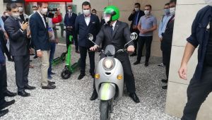 Bakan Varank, yerli elektrikli scooteri test etti