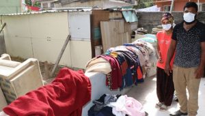 Büyükşehir, sokağa atılan aileye sahip çıktı