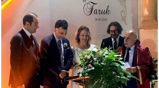 Emine Zeybek evlendi