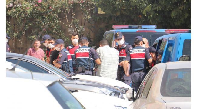 Ev hapsindeki şahsı öldüren 2 zanlı adliye sevk edildi