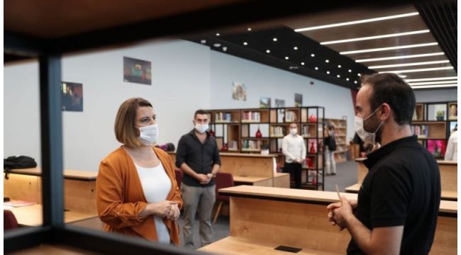 Gençler istedi, Başkan Hürriyet kütüphanenin saatini uzattı