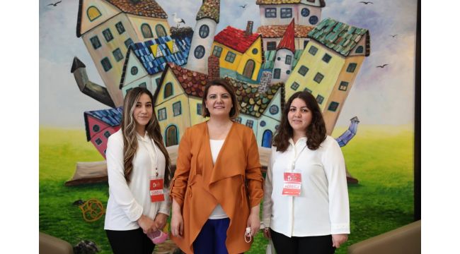 İzmit Belediyesi Kütüphanesi uzman personelleriyle hizmet veriyor