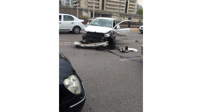 Kocaeli'de 3 araç birbirine girdi: 5 yaralı
