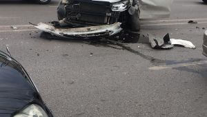 Kocaeli'de 3 araç birbirine girdi: 5 yaralı