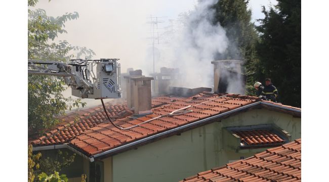 Kocaeli’de 4 ev alevlere teslim oldu