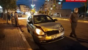 Çayırova'da kavşakta iki otomobil çarpıştı: 4 yaralı