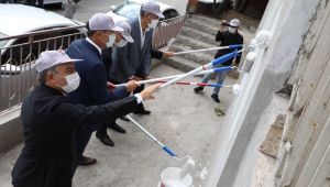 Protokol Dilovası'nda duvar boyadı