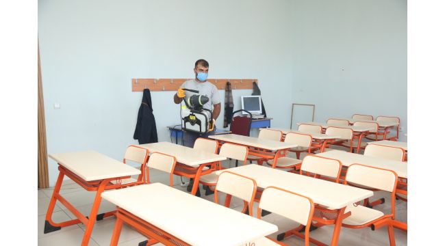 Yüz yüze eğitim öncesi okullar dezenfekte ediliyor