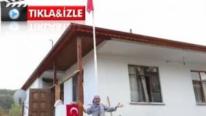 85 yaşındaki kadının bayrak sevgisi duygulandırdı