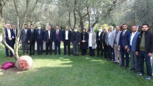 AK Parti Dilovası danışmada bir araya geldi