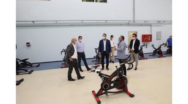 Anneler spora çocuklar oyuna