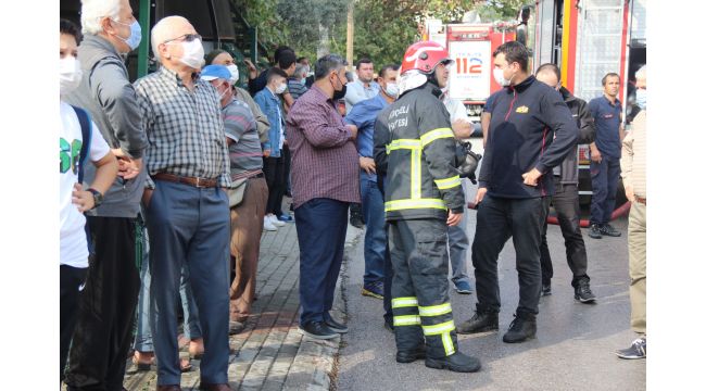 Apartmanda çıkan yangın vatandaşları sokağa döktü