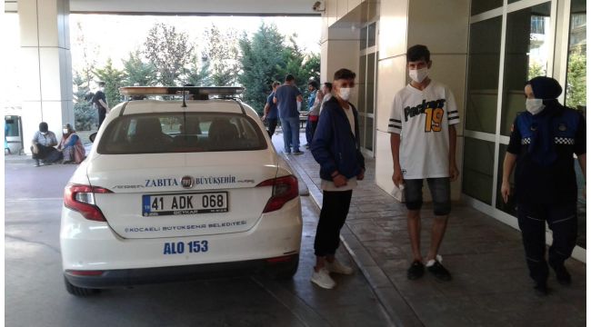 Ayağı yaralanan genci Zabıta hastaneye yetiştirdi