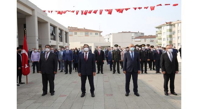Gebze'de Cumhuriyet Bayramı için çelenk sunuldu