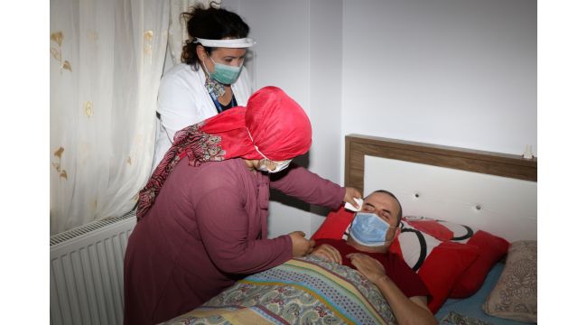 Hasta ve refakatçilerinin yüzünü güldüren eğitim