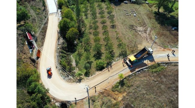 Karamürsel’de 4 köyü birbirine bağlayan yolda çalışmalar sürüyor